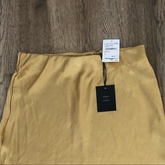 Gold midi skirt - Picture 3 of 3